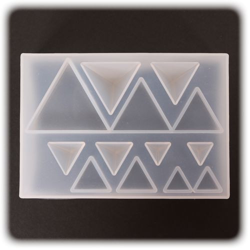 PENTART - Moule Silicone Résine - Triangle 6,4x9x2,2